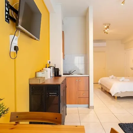 Charming With Reading Nook & View * Nicósia