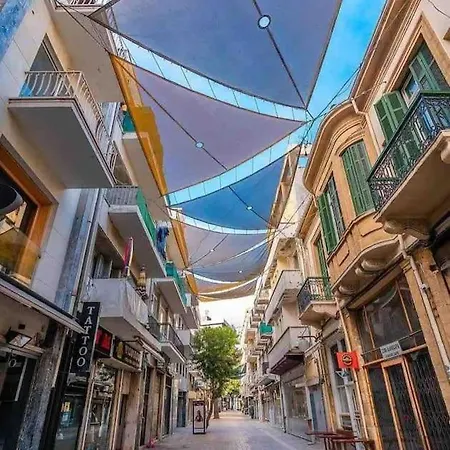 Charming With Reading Nook & View ニコシア