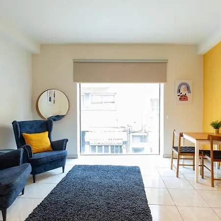 Charming With Reading Nook & View
