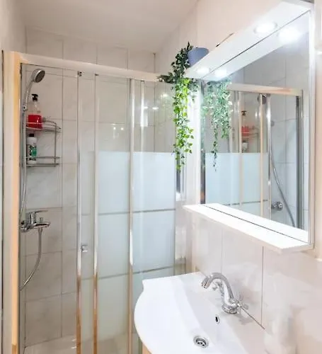 Charming With Reading Nook & View アパート ニコシア