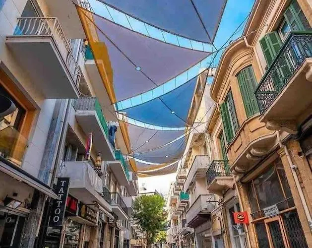 Charming With Reading Nook & View ニコシア