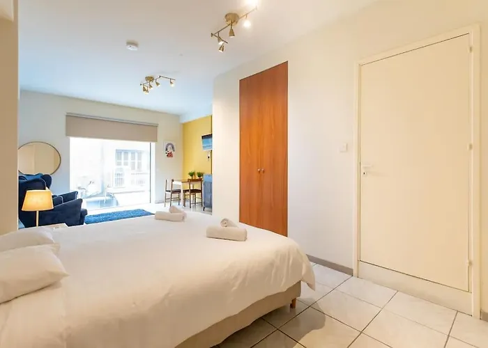 Charming With Reading Nook & View Διαμέρισμα *