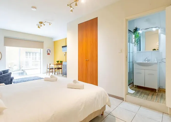 Charming With Reading Nook & View Διαμέρισμα *