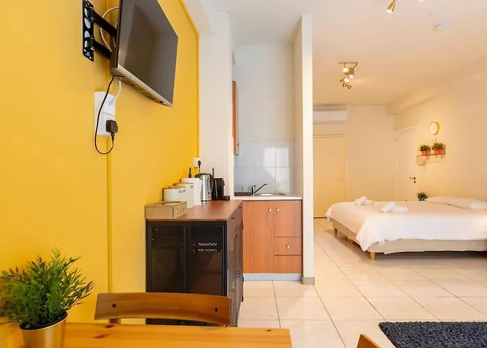 Charming With Reading Nook & View * ニコシア